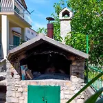 Charming Renovated Next To The Sea *